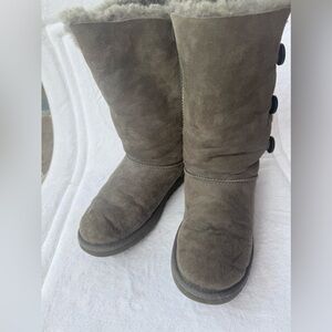 Tall gray triple Bailey button UGG boots gray size 6 winter comfy